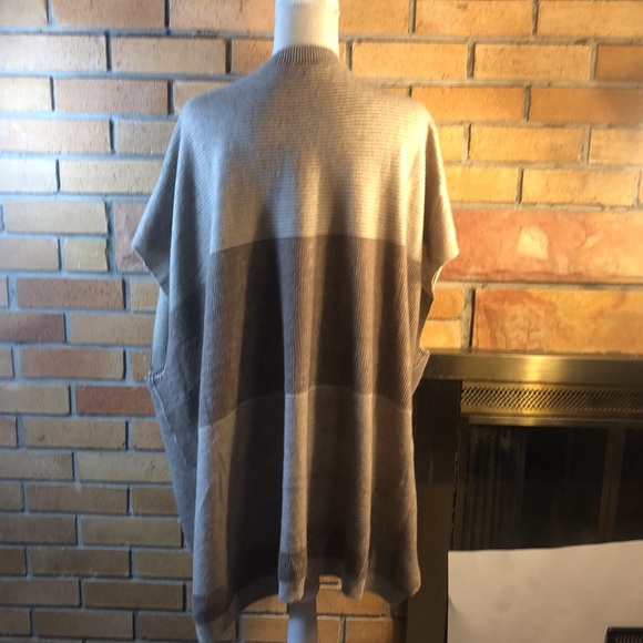 Oversized poncho - Picture 5 of 6